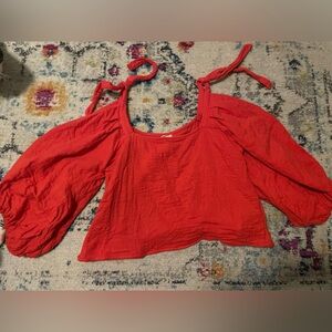 Cold shoulder crop flowy top